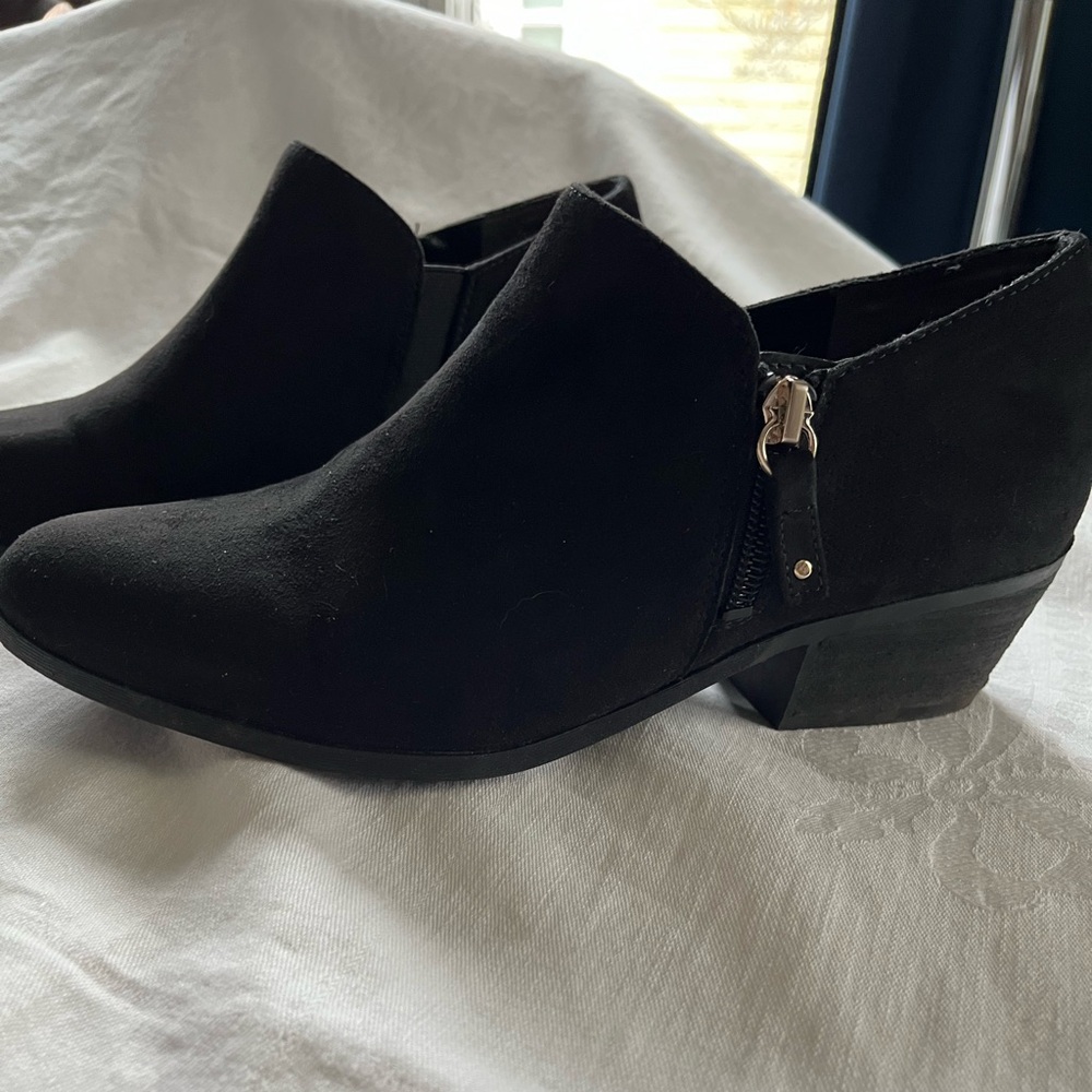 NIB Dr. Scholl's Women's Brief Ankle Bootie Black Suede size 8